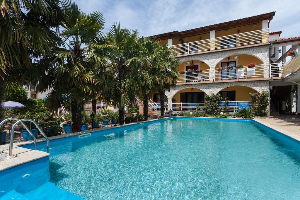 Apartments Paradis 罗维尼 外观 照片