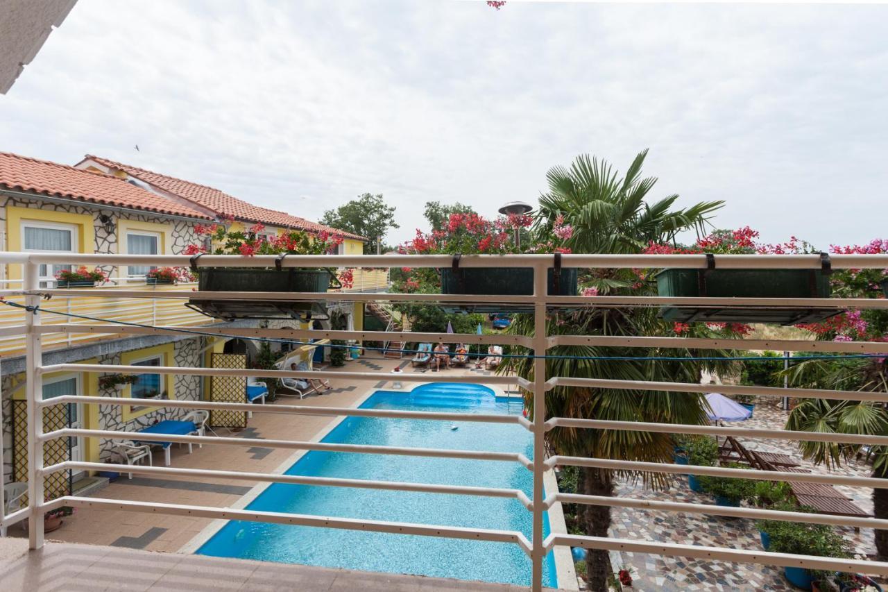 Apartments Paradis 罗维尼 外观 照片